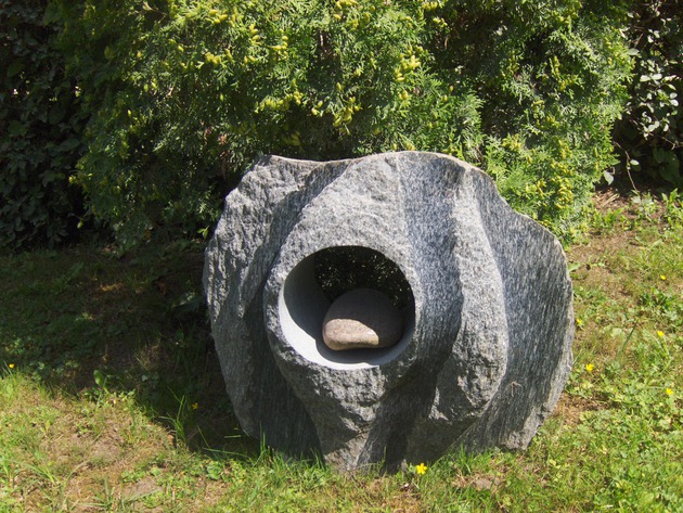 Akmens skulptūros