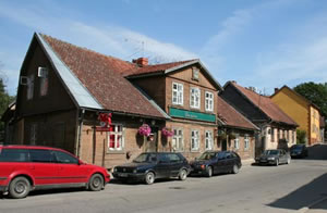 2 baloži, viešbutis