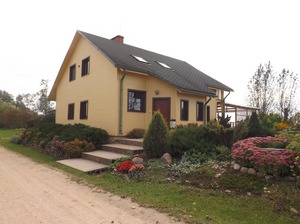 Azarkrosti, Gasthaus