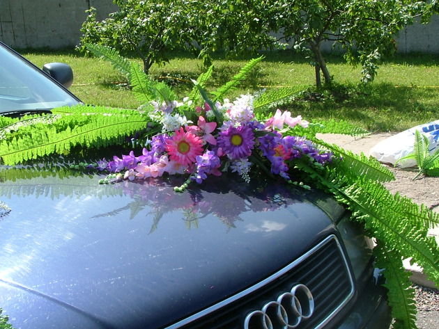 Floristinis automobilių pristatymas, dekoravimas