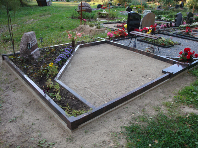 Grave landscaping