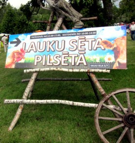 Liepājas Optimistu pulks, Visuomenė