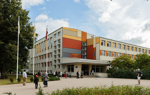 Rīgas Juglas vidusskola, vidurinė mokykla