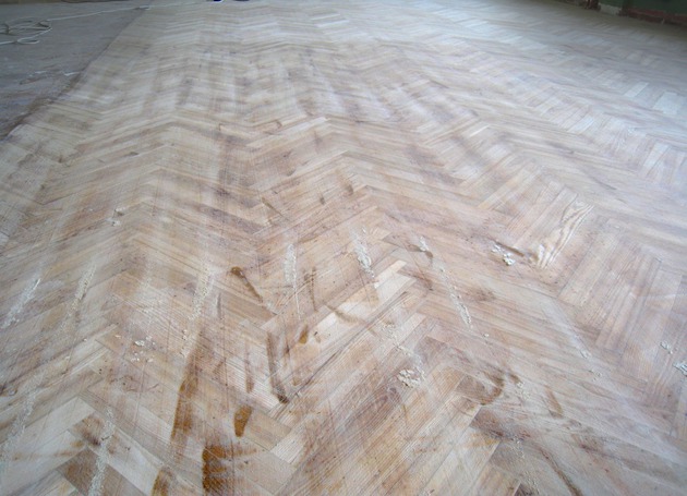 Medinių grindų restauracija