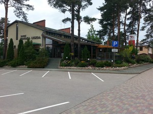 Vanaga ligzda, Hotel - Café